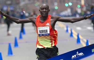 O queniano Peter Cheruiyot Kirui foi o grande vencedor da Meia Maratona de Nova York, disputada no último domingo, dia 18 de Março, nos Estados Unidos / Foto: Divulgação / NYRR)